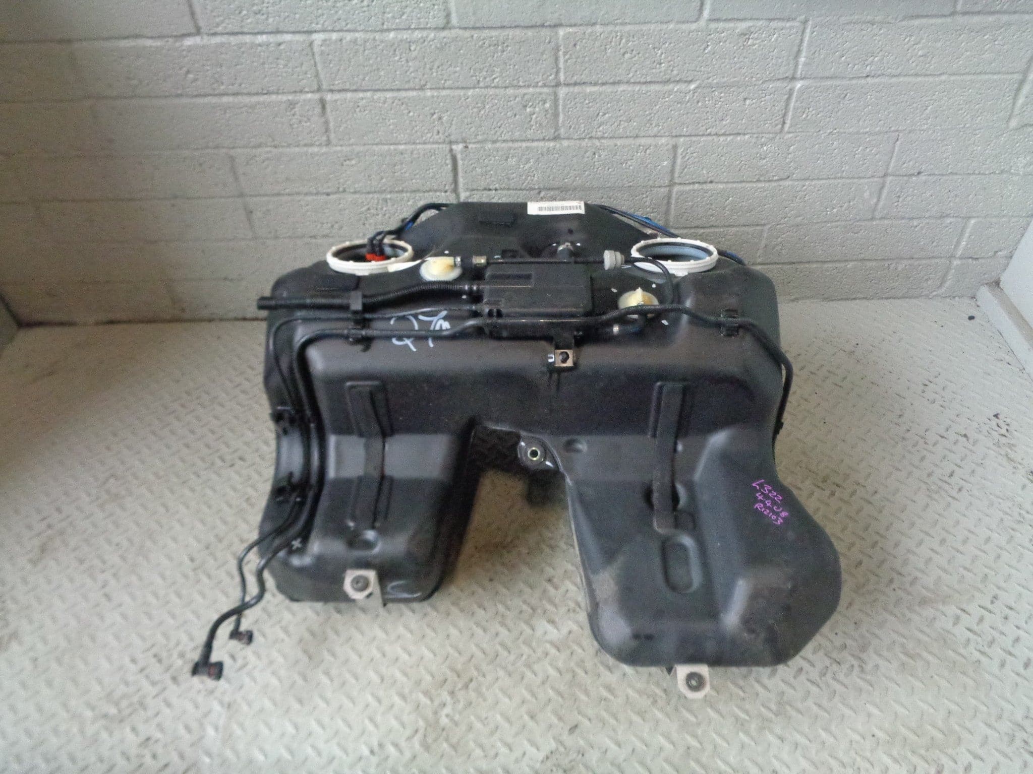 Range Rover L322 Fuel Tank Plastic 4.4 V8 M62 BMW 2002 to 2006 ...