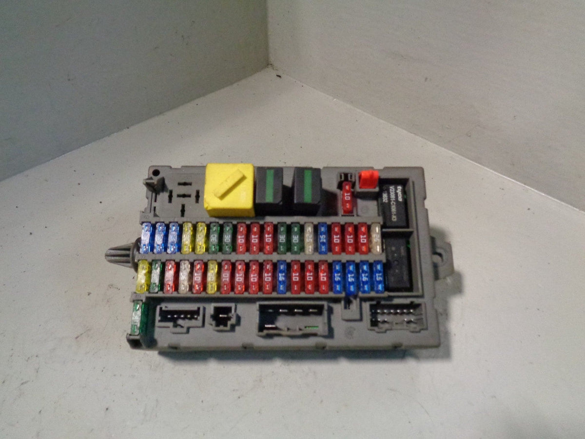 Discovery 2 Fuse Box Internal Under Dash YQE000110 Land Rover R17014