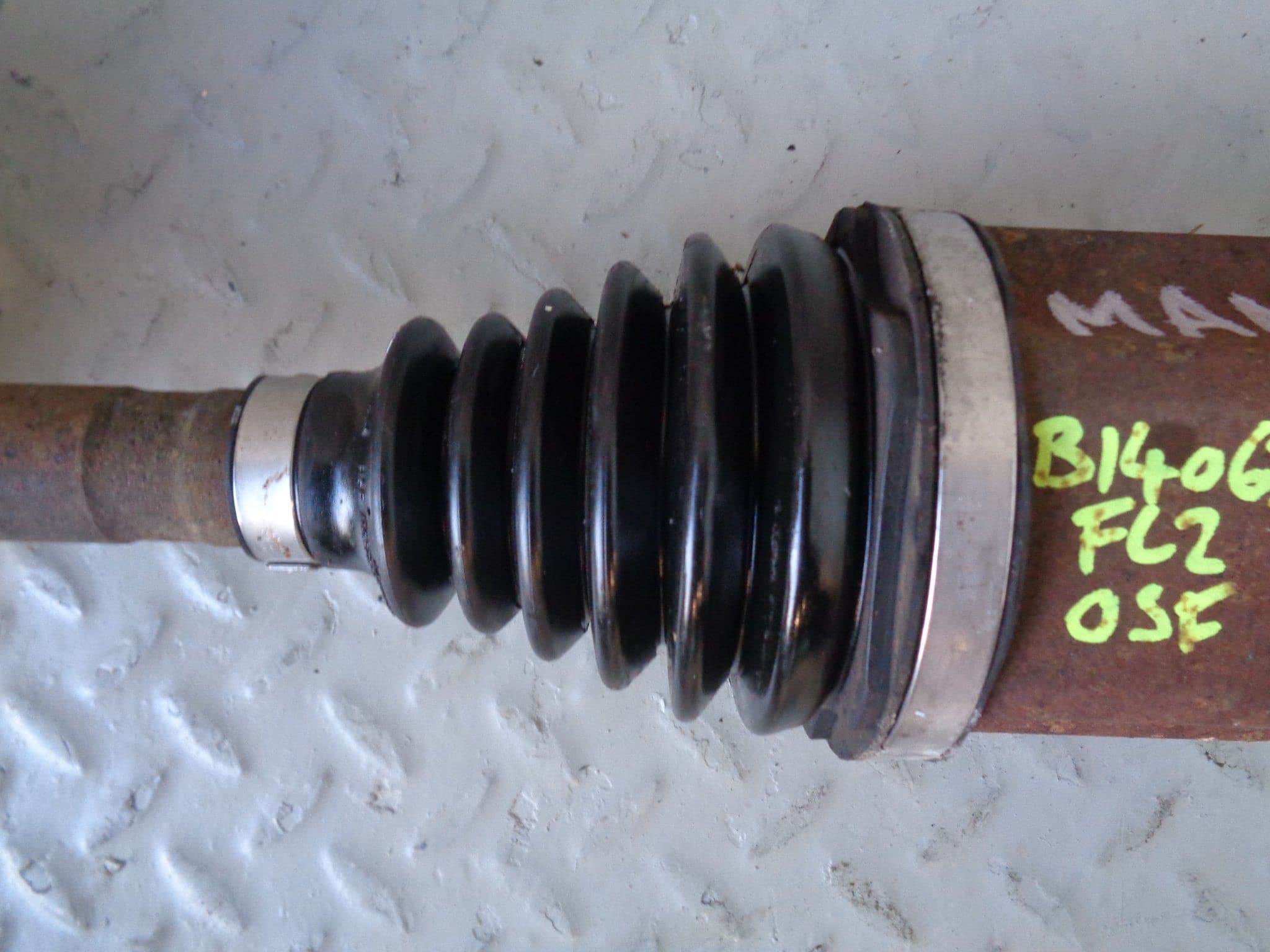 thumbnail image 2 of Front Left Drive Shaft For Land Rover Freelander 2.2 Diesel Manual 2006-2014 (DS Drive Shafts) 2 of 6