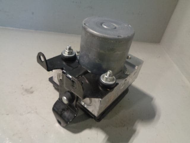 Discovery 3 ABS Module Pump Brake Land Rover SRB500164 2004
