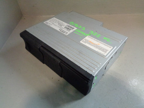 Range Rover L322 CD Multi Changer XQE500560 6 Disc Clarion 2005 to 2010