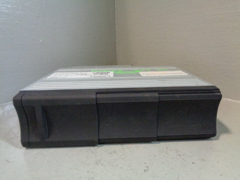 Range Rover L322 CD Multi Changer XQE500560 6 Disc Clarion 2005 to 2010