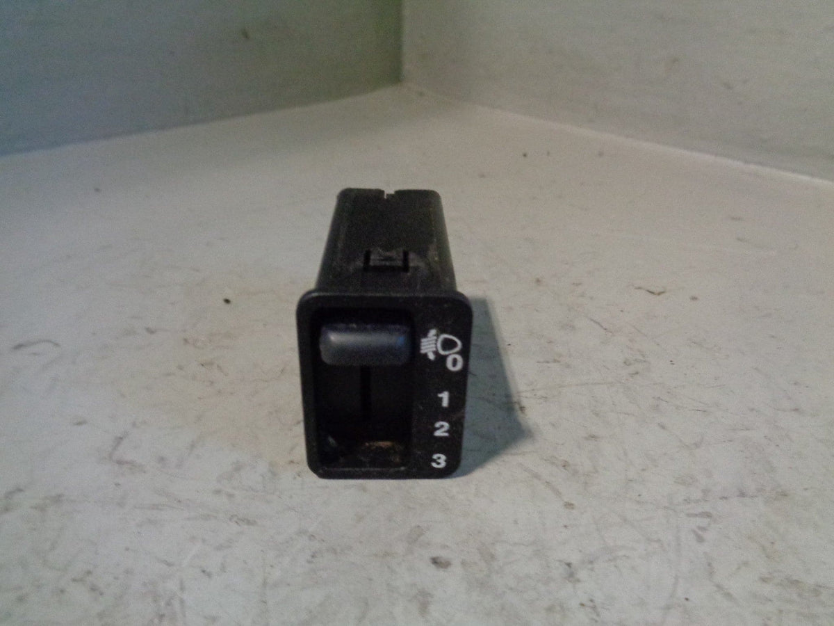 Freelander 1 Headlight Level Switch YUT500010PUY Land Rover 2001 to 2006