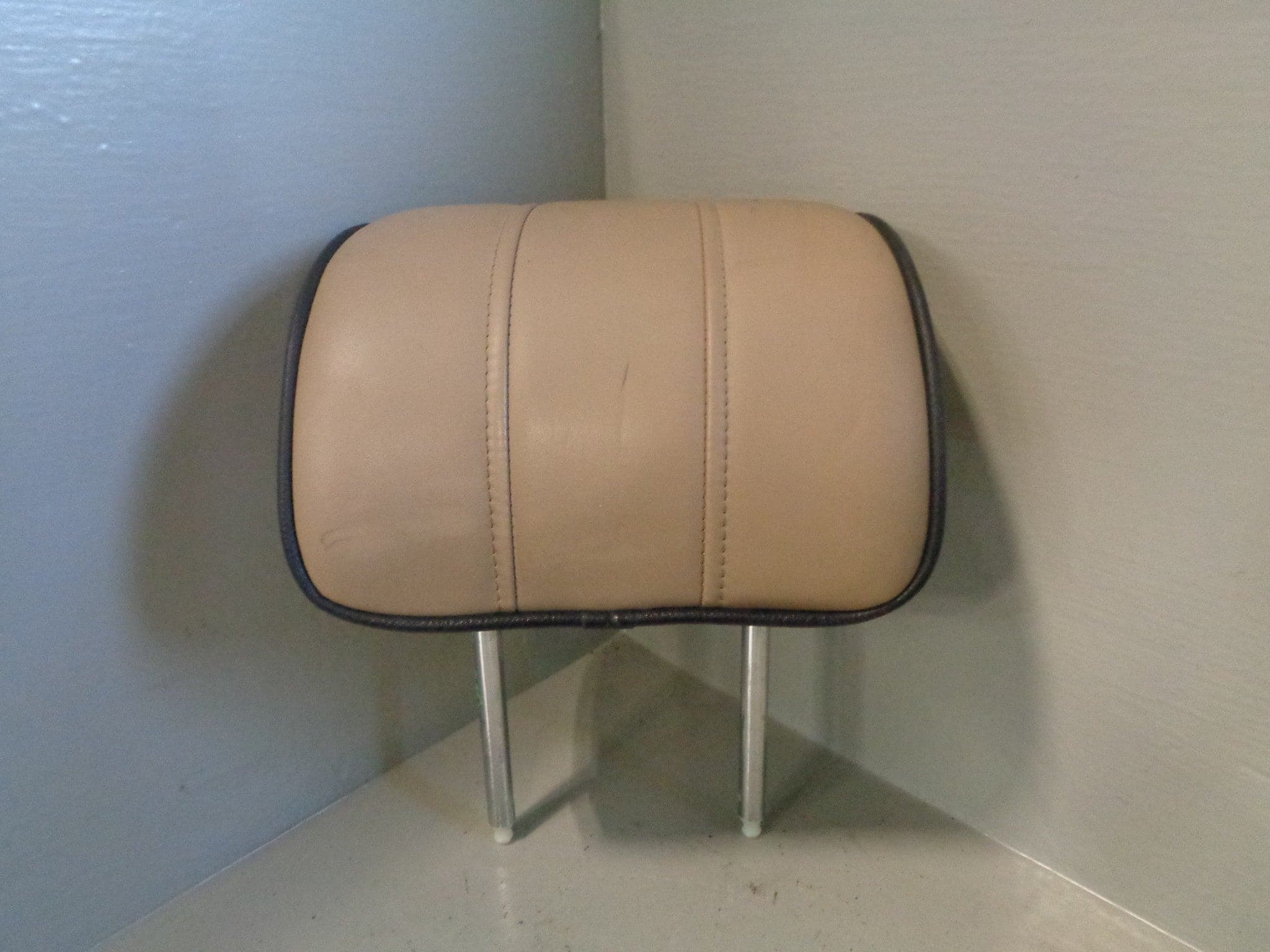 Range Rover L322 Front Off Side Headrest in Sand with Brown Piping 200 ...