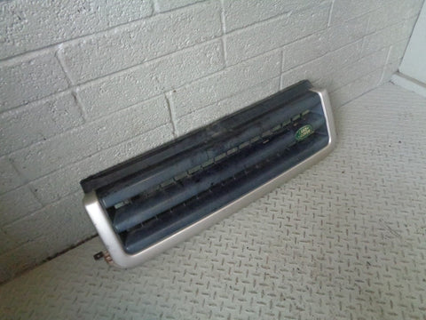Discovery 2 Front Grille Pre-Facelift Land Rover Blenheim Silver 1998 to 2002