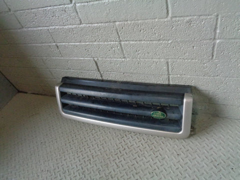 Discovery 2 Front Grille Pre-Facelift Land Rover Blenheim Silver 1998 to 2002