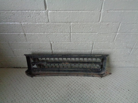Discovery 2 Front Grille Pre-Facelift Land Rover Blenheim Silver 1998 to 2002
