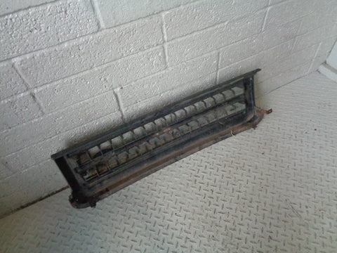 Discovery 2 Front Grille Pre-Facelift Land Rover Blenheim Silver 1998 to 2002