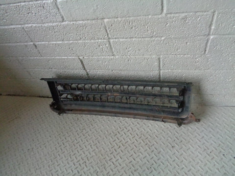 Discovery 2 Front Grille Pre-Facelift Land Rover Blenheim Silver 1998 to 2002
