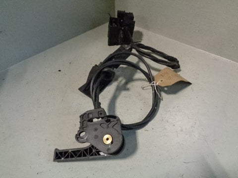 Discovery 4 Bonnet Release Cable and Catches with Lever Land Rover 2009 to 2016