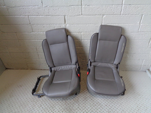 Discovery 2 Dickie Seats Pair Grey Leather 3rd Row A/C Model Land Rover R26014
