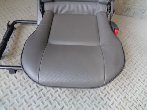 Discovery 2 Dickie Seats Pair Grey Leather 3rd Row A/C Model Land Rover R26014