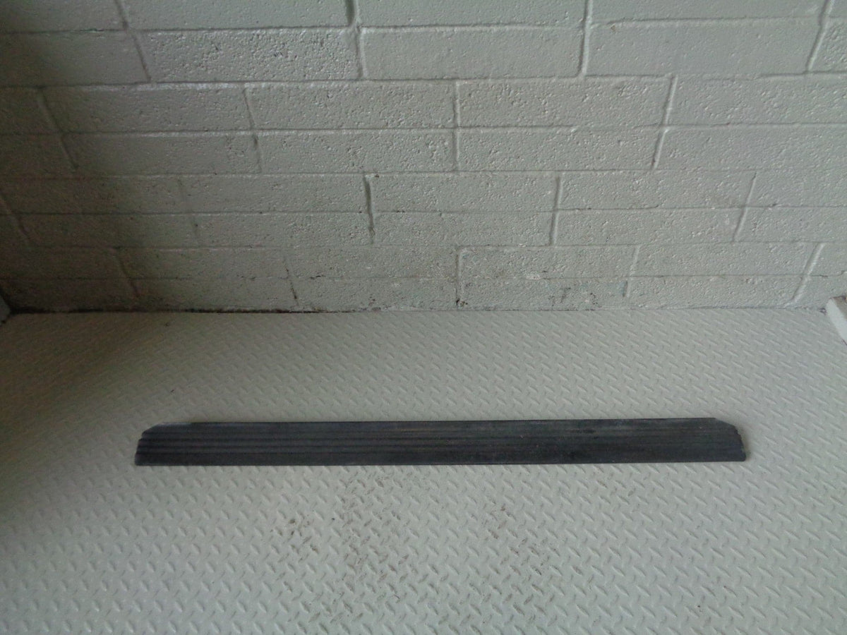 Discovery 2 Rear Bumper Scuff Load Trim Land Rover 1998 to 2004