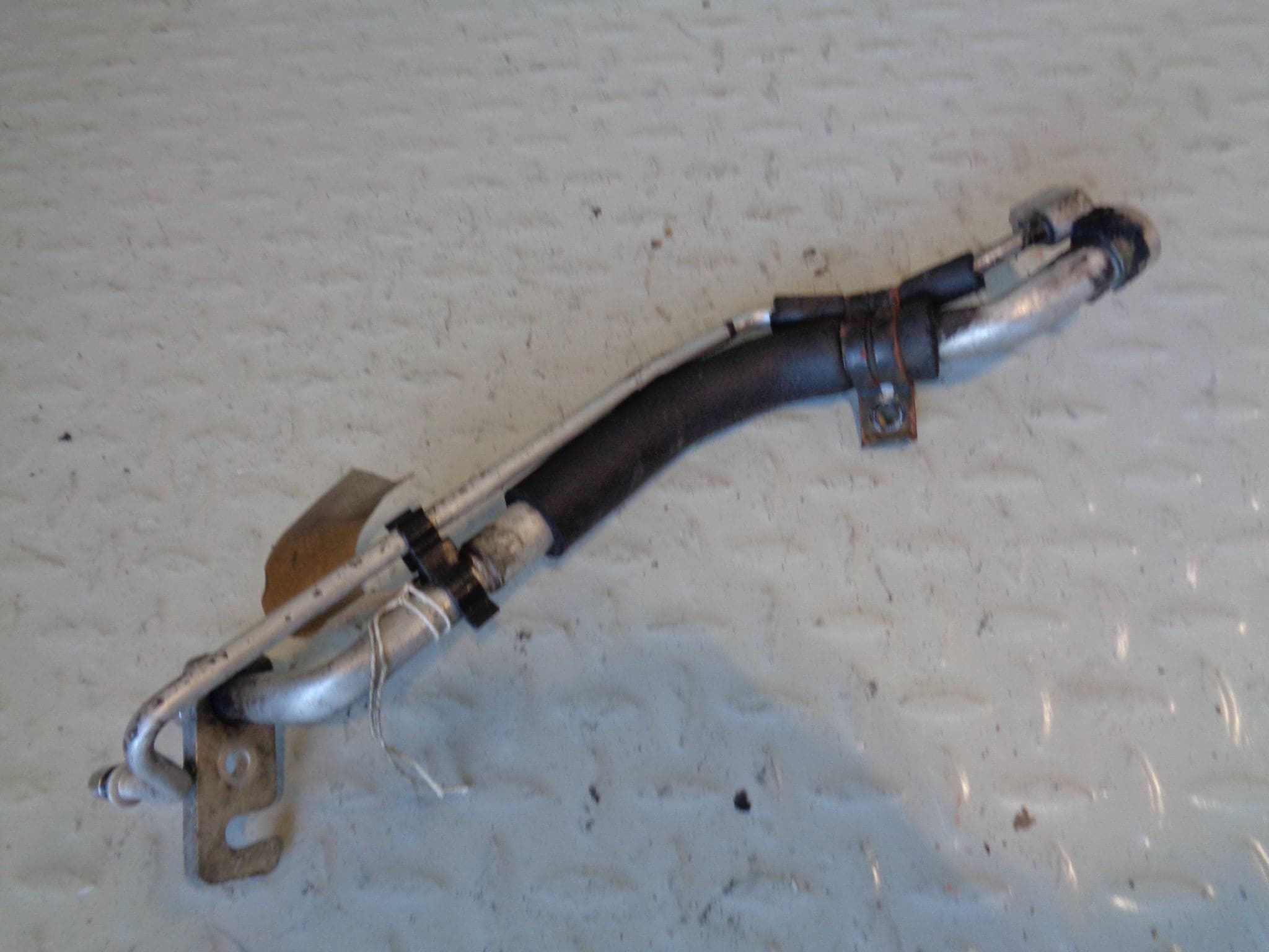Discovery 3 Air Conditioning Pipes Bulkhead 2 7 TDV6 2005 To 2009 Land discovery-3-air-conditioning-pipes-bulkhead-2-7-tdv6-2005-to-2009-land