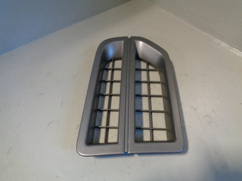 Discovery 3 Wing Vent Grille Off Side Right in Grey Land Rover 2004 to 2009