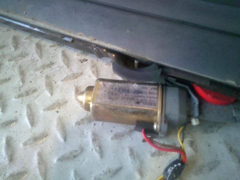 Discovery 2 Sunroof for Front or Rear EED101471 Electric Motor Land Rover R08113