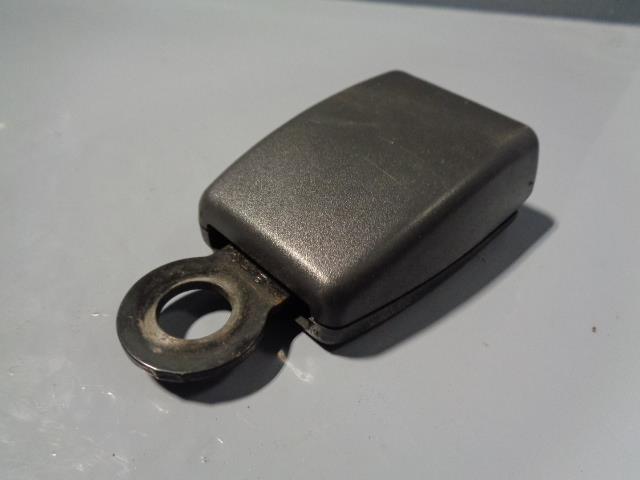Discovery 2 Seat Belt Clasp Off Side Rear 6 and 7 Dickie