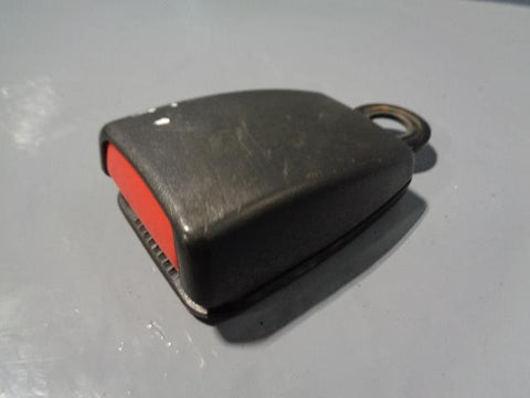 Discovery 2 Seat Belt Clasp Near Side Rear 6 and 7 Dickie