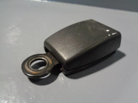 Discovery 2 Seat Belt Clasp Near Side Rear 6 and 7 Dickie