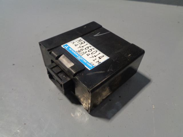 Mitsubishi L200 Diff Lock Control Unit MR166014 K74 2001