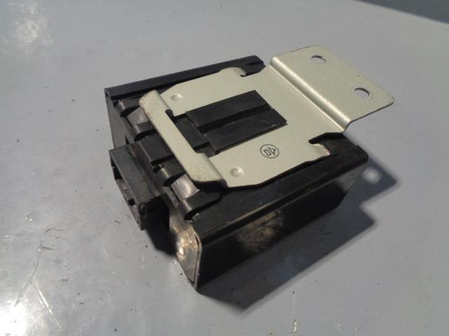 Mitsubishi L200 Diff Lock Control Unit MR166014 K74 2001