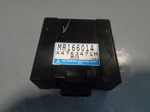 Mitsubishi L200 Diff Lock Control Unit MR166014 K74 2001